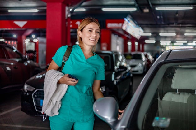 Αν δεν φροντίσουμε να βάλουμε ορισμένα πραγματάκια στις αποσκευές μας, υπάρχει σοβαρό ενδεχόμενο να μην απολαύσουμε τις διακοπές μας. Κρίμα κι άδικο. 