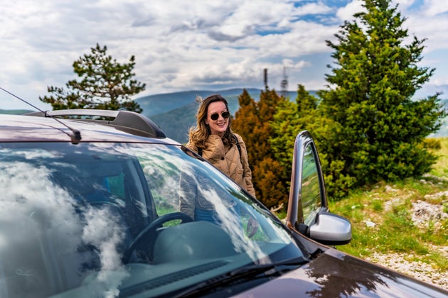 Η πολύωρη παραμονή στο αυτοκίνητο μπορεί να διαταράξει τη ροή του αίματος στο σώμα, να οδηγήσει σε αφυδάτωση και να συμβάλει στην εμφάνιση θρόμβων.