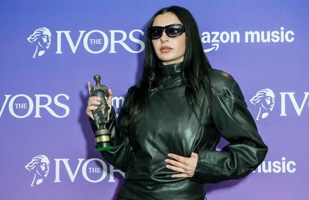 Η Charli XCX στα βραβεία Ivor Novello, Λονδίνο, Μάιος 2025. (Photo by Stuart C. Wilson/Getty Images)