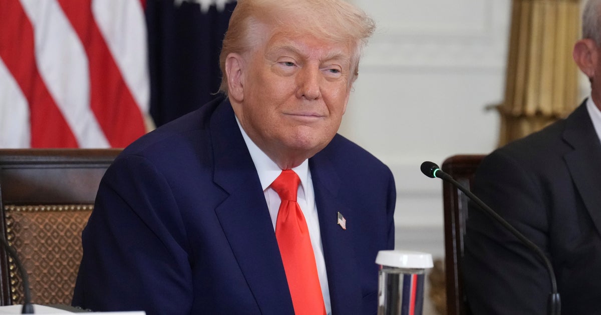 トランプは、彼の貿易戦争が激化しているため、EUの関税の50％とAppleの25％の罰金を脅かしています