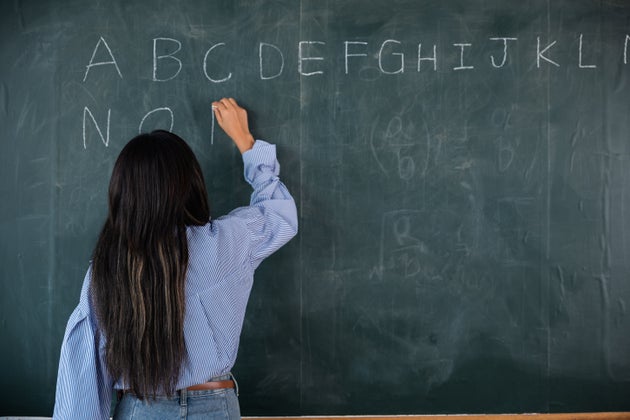 «Παρατήρησα, άκουσα, κράτησα σημειώσεις από συνομιλίες, από κείμενα, από τις ερωτήσεις που μου κάνουν στα μέσα κοινωνικής δικτύωσης». 