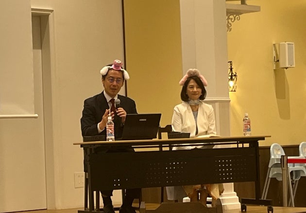 山川義徳さん（左）と小巻亜矢さん（右）