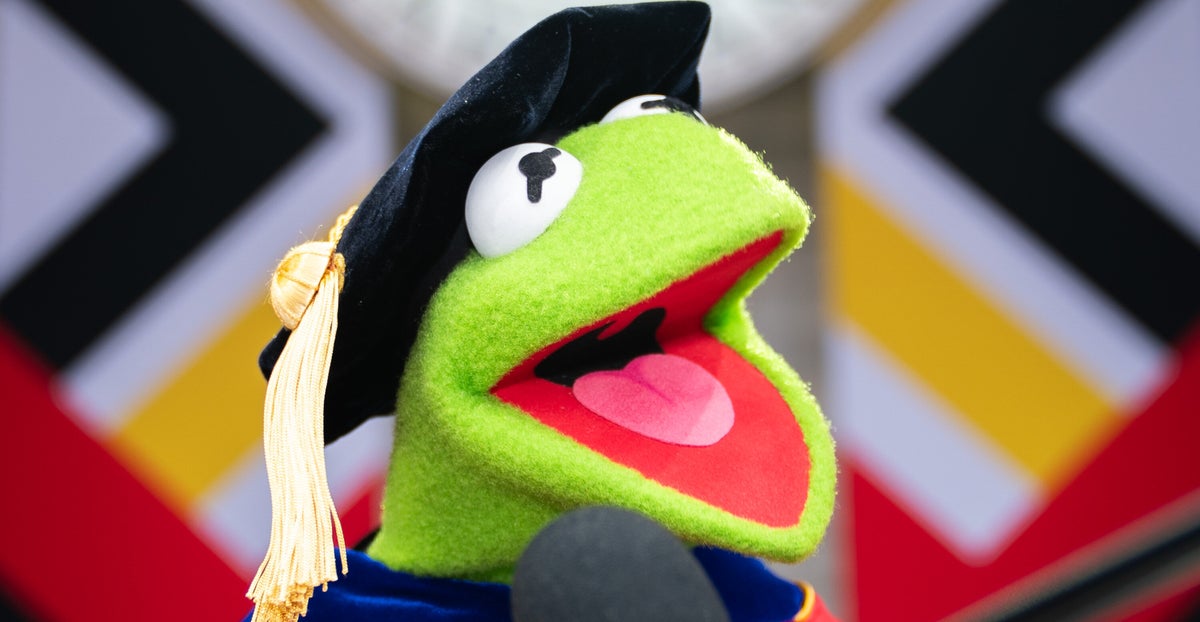 Kermit The Frog Drops 3 Pieces Of Wisdom At Graduation Speech