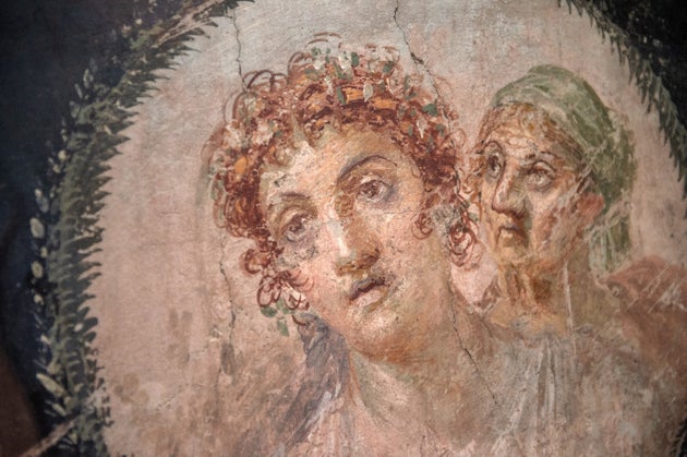 Τοιχογραφία από την έκθεση, «Essere donna nell’antica Pompei». (Photo by Ivan Romano/Getty Images)