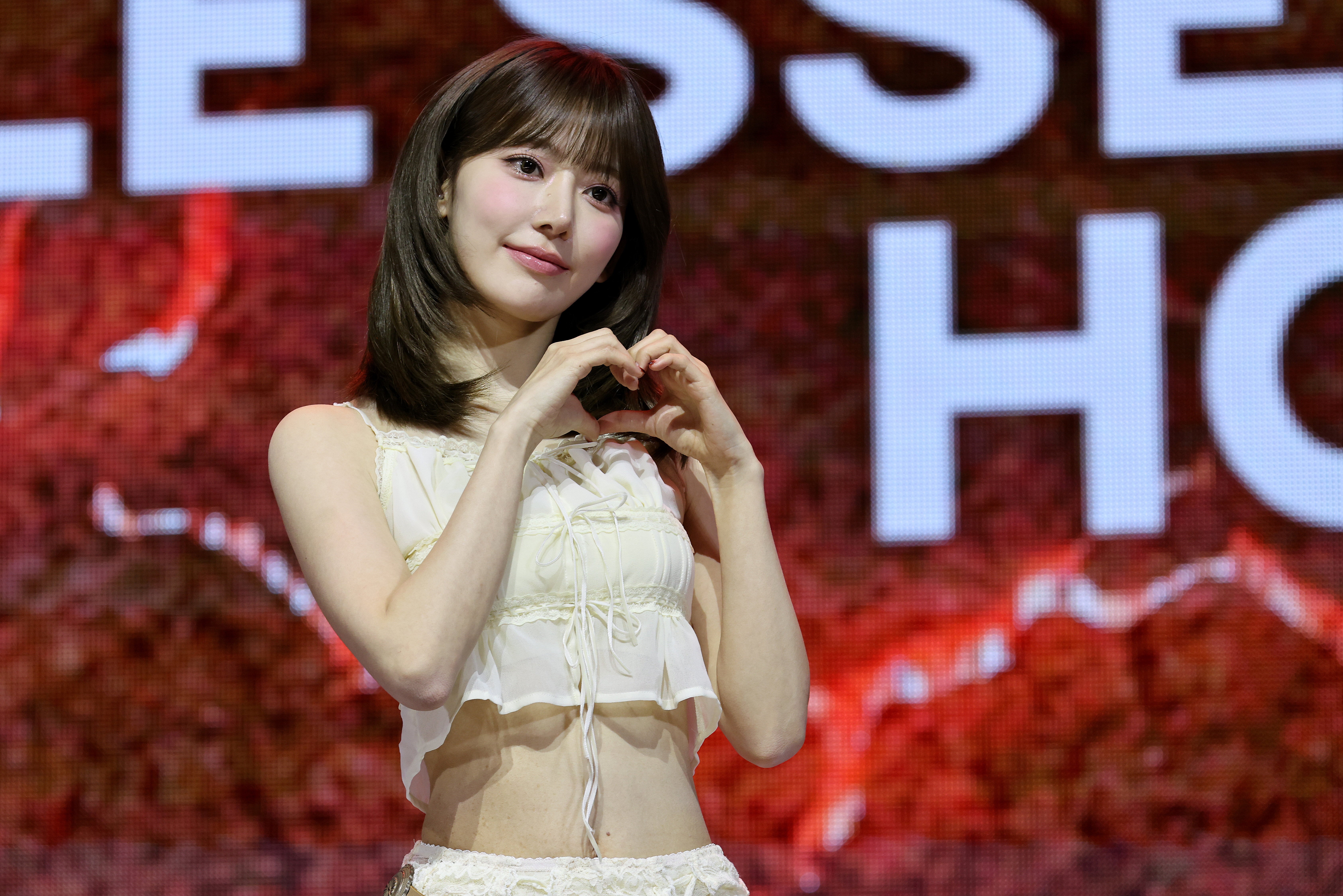 LE SSERAFIM宮脇咲良の「手編み」から生まれたグッズに大反響