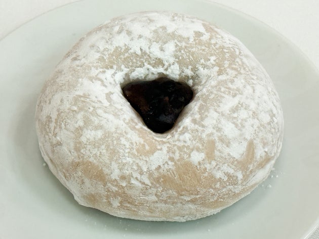 ドーナツというより大福「あずき」（テイクアウト 税込226円／イートイン 税込231円）