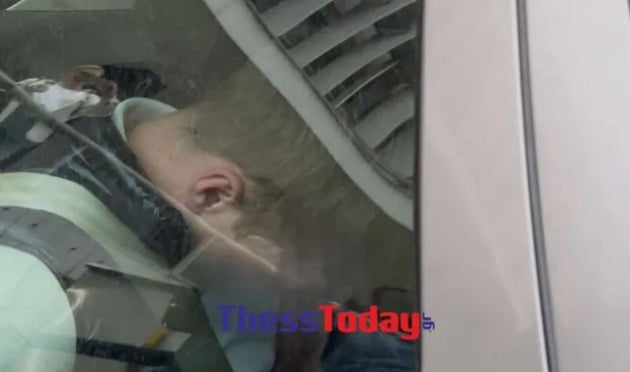 Ο 17χρονος Πολωνός έξω από τα Δικαστήρια στη Θεσσαλονίκη, 5 Μαίου 2025