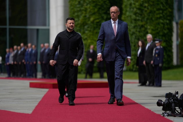 Germany's Chancellor Friedrich Merz, right, welcomes Ukraine's President Volodymyr Zelenskyy during an official military reception at the chancellery in Berlin, Germany, Wednesday, May 28, 2025.(AP Photo/Markus Schreiber)