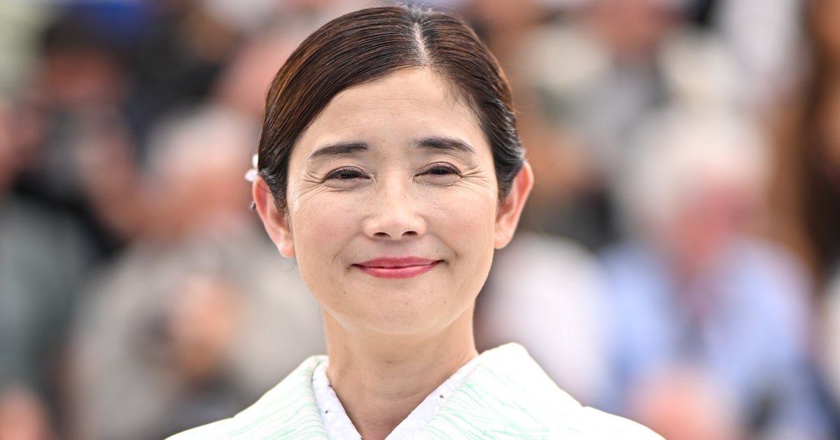 石田ひかり、愛犬の手術を報告。ふわふわエリザベスカラー姿に「頑張って」「元気玉送ります」