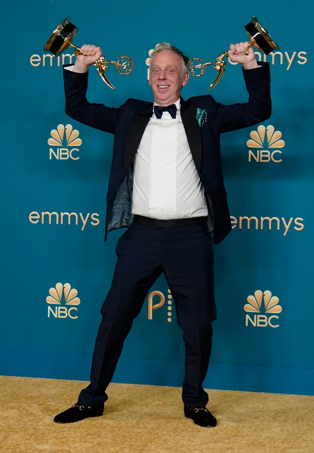 Mike White berpose dengan dua Emmy di tahun 2022