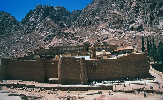 ΑΙΓΥΠΤΟΣ - 21 ΙΟΥΛΙΟΥ: Μονή της Αγίας Αικατερίνης (6ος αιώνας) (Κατάλογος Παγκόσμιας Πολιτιστικής Κληρονομιάς της Unesco, 2002), Όρος Σινά, Αίγυπτος. (Photo by DeAgostini/Getty Images)