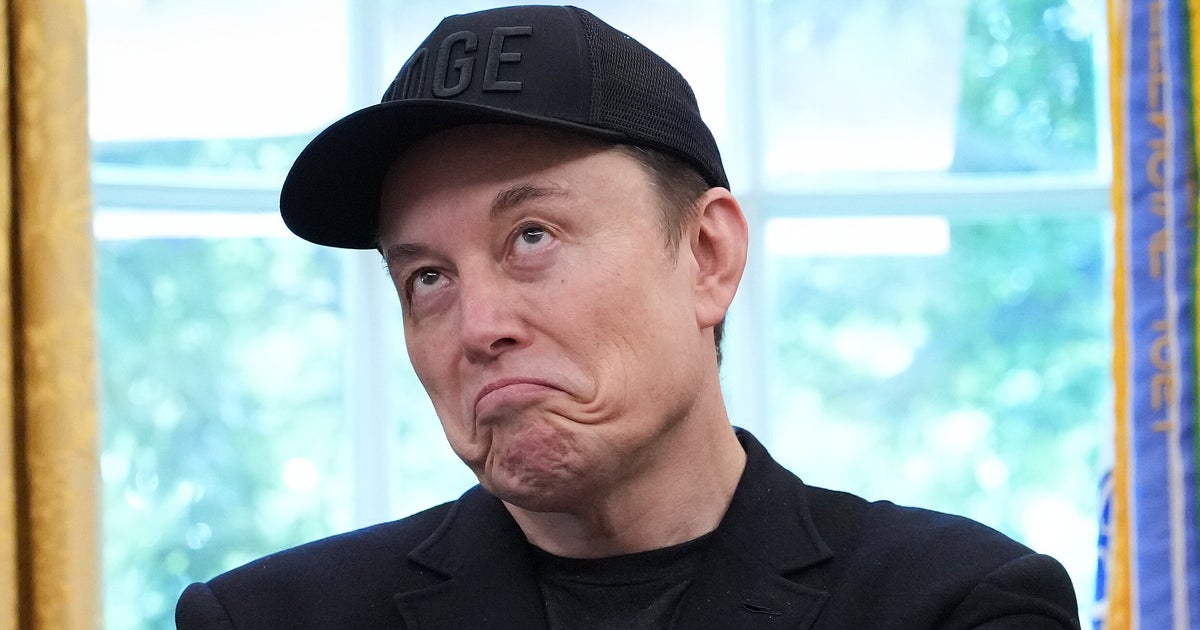 Elon Musk Dodges Trump Questions... Before Diving Into His Own Gripes About Government