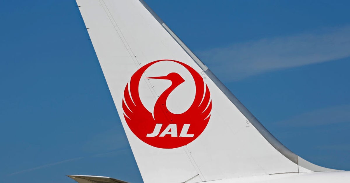 JAL×ファミリアのコラボ、飛行機デザインが可愛すぎ！CAやパイロット姿 
