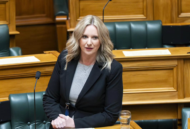 ローラ・マクルーア議員