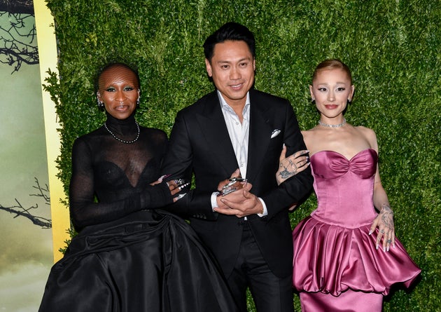 Cynthia Erivo, Jon M. Chu dan Ariana Grande di New York Premiere of Wicked tahun lalu