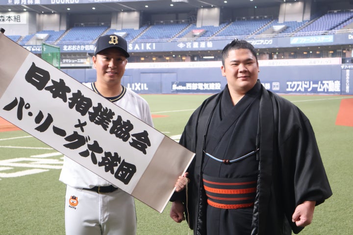 オリックスの古田島成龍選手と大相撲の宇良関