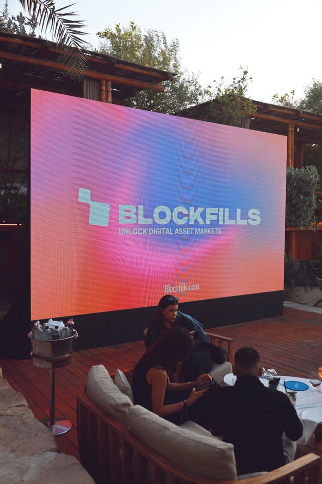 Aπό το εντυπωσιακό πάρτι της BlockFills στο TOKEN2049, που διοργάνωσε η ομάδα του Δρ. Δημήτρη Ζάμπογλου στο κοσμοπολίτικο “Nammos Dubai”.
