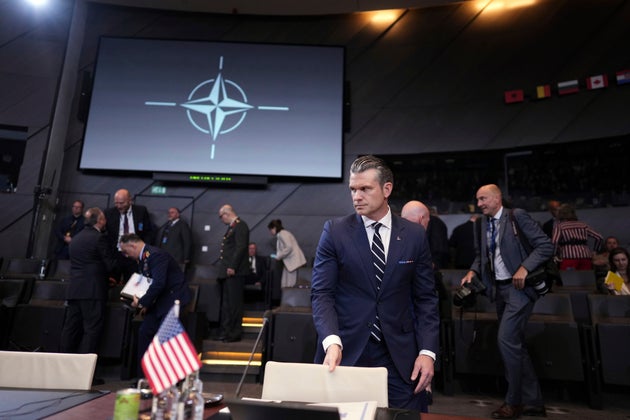 O Αμερικανός υπουργός Άμυνας, Πιτ Χέγκσεθ, στη συνάντηση των υπουργών Άμυνας του ΝΑΤΟ στις Βρυξέλλες (AP Photo/Virginia Mayo)