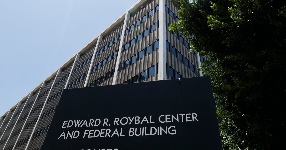 https://img.huffingtonpost.com/asset/68433cde170000a32cbcd7ca.jpeg?cache=s48ZC7IFW3&ops=1200_630