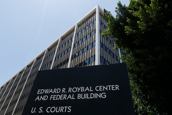 El Edward R. Roybal Center y el edificio federal se muestran en Los Ángeles.