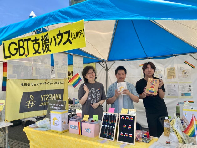 東京プライドに出展した「LGBTハウジングファーストを考える会・東京」のブース（2025年6月7日）