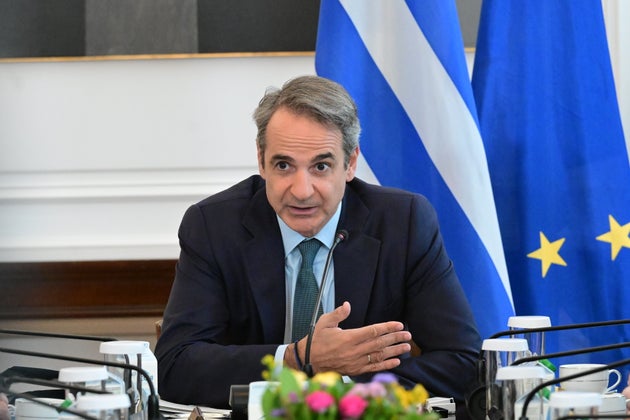 Ο πρωθυπουργός στην κυριακάτικη ανασκόπηση του μεταξύ άλλων αναδεικνύει το θέμα της Μονής της Αγίας Αικατερίνης στο Σινά, στέλνει μήνυμα για τους τελικούς του μπάσκετ ενώ αναφέρεται στους στόχους της αξιολόγησης στο Δημόσιο
