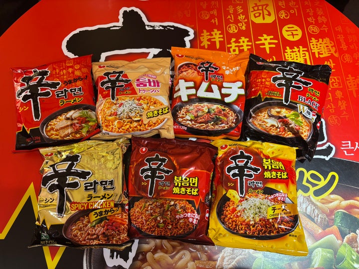 辛ラーメンの袋麺の数々