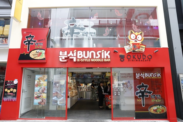 東京・原宿に新オープンした「辛ラーメン粉食POP UPストア」