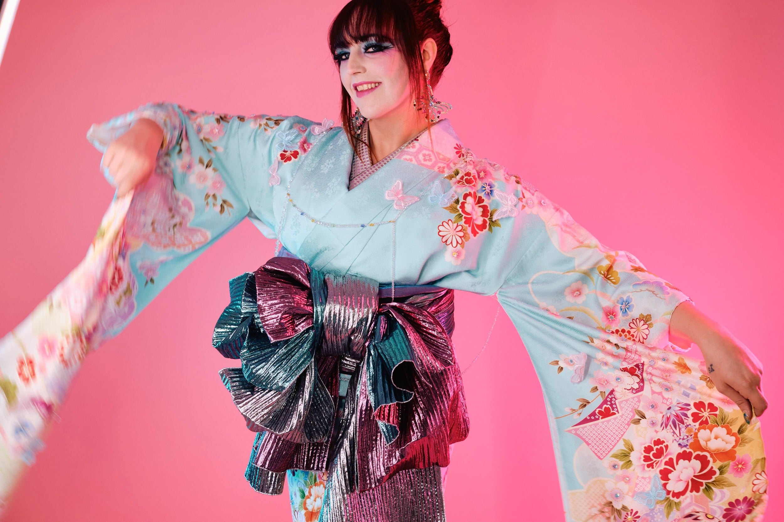 自分を愛す」には何が必要？トランス女性のドラァグクイーンが辿り着