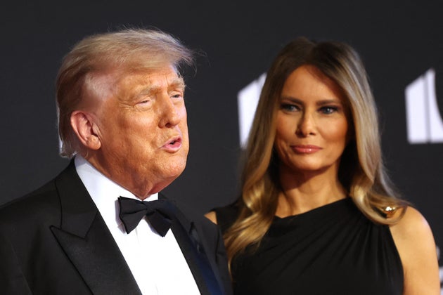 ミュージカル『レ・ミゼラブル』の初演を観劇するためにケネディ・センターを訪れたトランプ大統領と妻のメラニア氏（2025年6月11日）