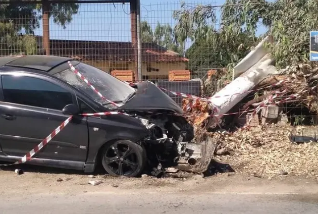 Σφοδρό τροχαίο στο Τυμπάκι.