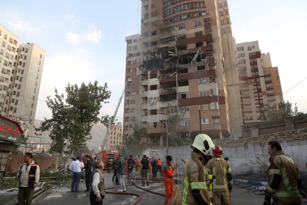 ΤΕΧΡΑΝΗ, ΙΡΑΝ - 13 ΙΟΥΝΙΟΥ: Άποψη ενός κατεστραμμένου κτιρίου στην πρωτεύουσα του Ιράν, Τεχεράνη, μετά από ισραηλινή επίθεση, στις 13 Ιουνίου 2025.