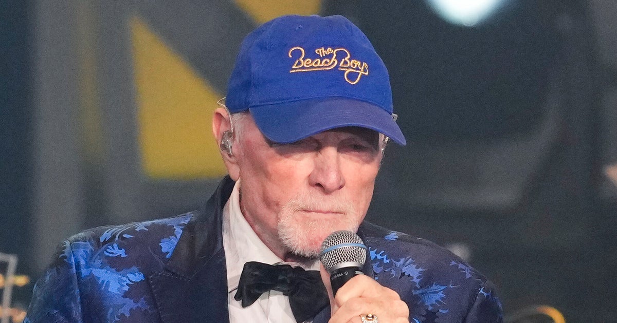 Beach Boys' Mike Love Celebrates Bandmate Brian Wilson At Hall Of Fame Induction