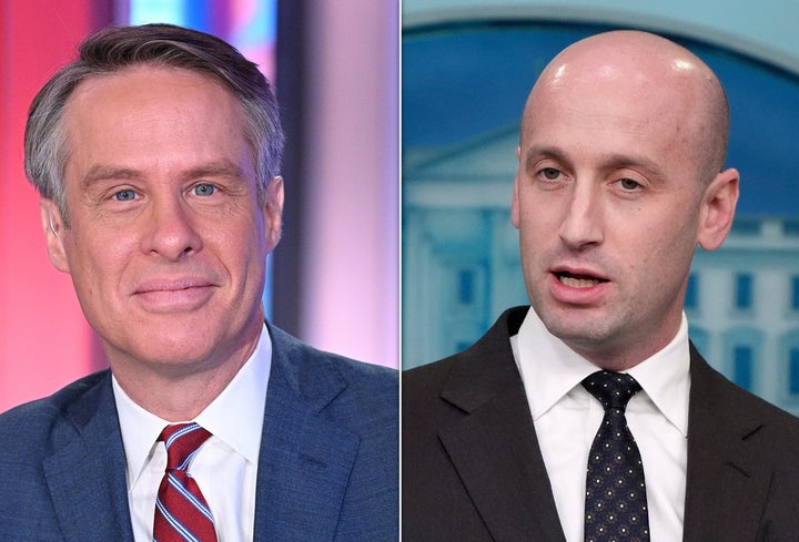 Terry Moran (à esquerda) foi suspenso antes que a ABC News anunciasse que seu contrato não seria renovado por causa de suas críticas ao assessor da Casa Branca Stephen Miller.