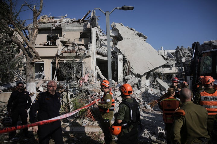 Israeli security forces inspect destroyed houses that were struck by a missile fired from Iran, in Rishon Lezion, Israel on Saturday, June 14, 2025. (AP Photo/Ohad Zwigenberg)