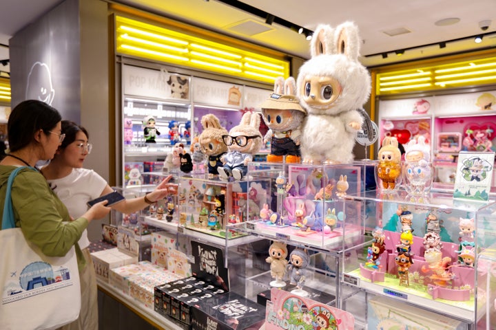 上海のPOP MARTストア＝2025年6月9日