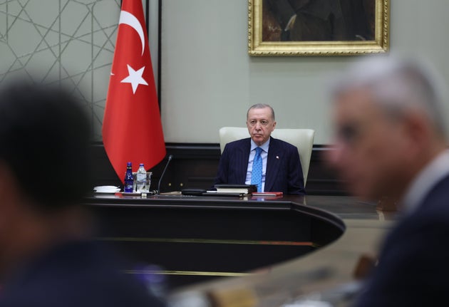 Ο Ταγιπ Ερντογάν στο υπουργικό συμβούλιο, Αγκυρα 16 Ιουνίου 2025. 'TURKISH PRESIDENCY / MUSTAFA KAMACI / HANDOUT' - NO MARKETING NO ADVERTISING CAMPAIGNS - DISTRIBUTED AS A SERVICE TO CLIENTS----) Turkish President Recep Tayyip Erdogan chairs the cabinet meeting at Presidential Complex in Ankara, Turkiye on June 16, 2025. (Photo by TUR Presidency/ Mustafa Kamaci/Anadolu via Getty Images)