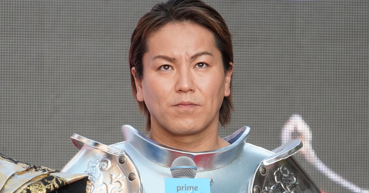 狩野英孝、移動中のカバンから“出てきたモノ”に爆笑の嵐⇨「なぜ一部だけ」「おもろすぎて腹痛い」
