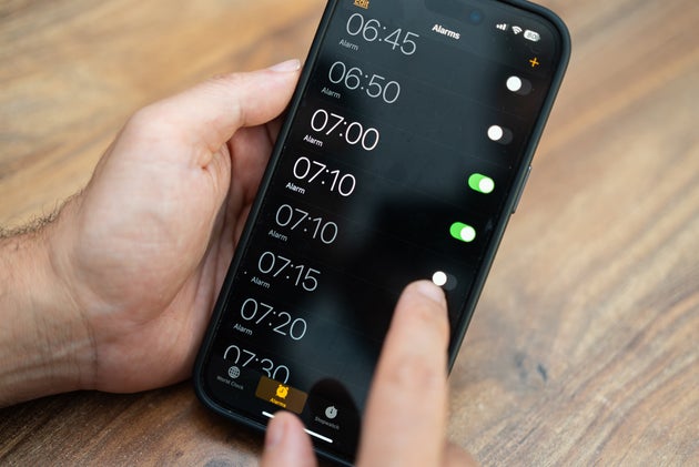 アラームだけでなく、やるべきことを書いた紙を、壁に貼るのもおすすめだそう
