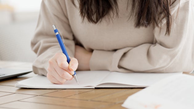 勉強など習慣化したいことは「1日5分」から始めることがコツだといいます