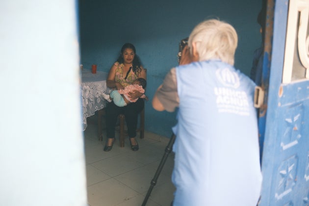 撮影するホンマタカシさん