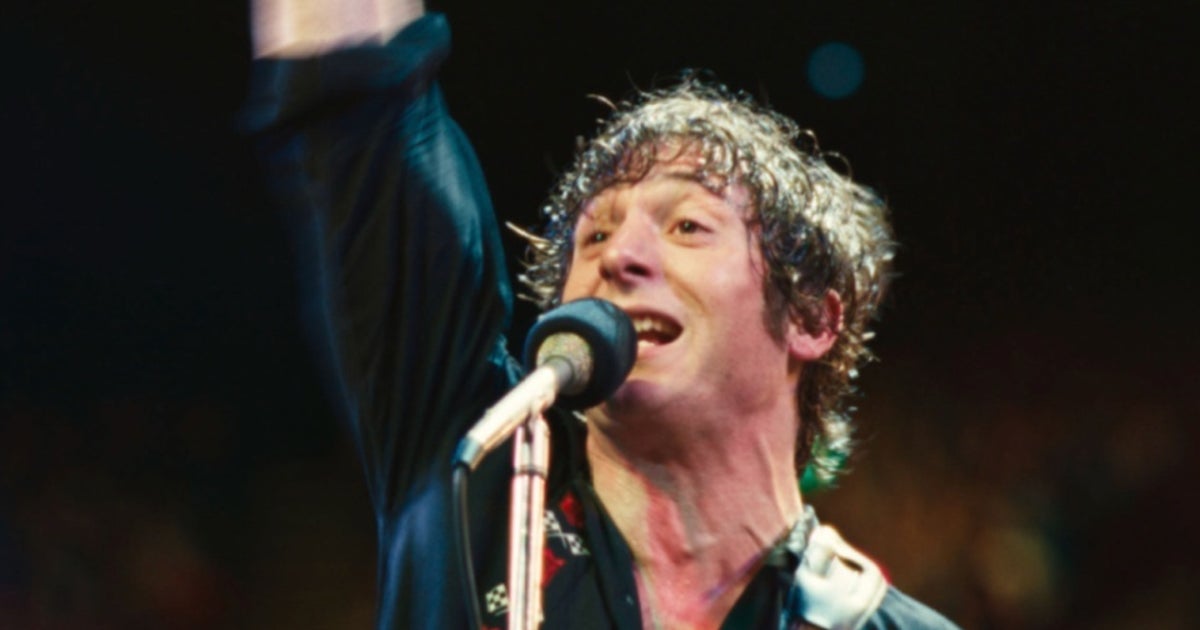 The Internet Sings Jeremy Allen White’s Praises In First Look Trailer For Bruce Springsteen Biopic
