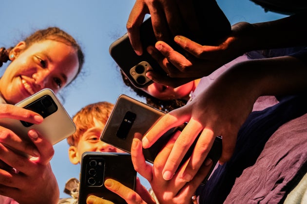 «Ωστόσο, η απομάκρυνση των παιδιών από την οθόνη φαντάζει σχεδόν ανέφικτη για μερικούς ανθρώπους»