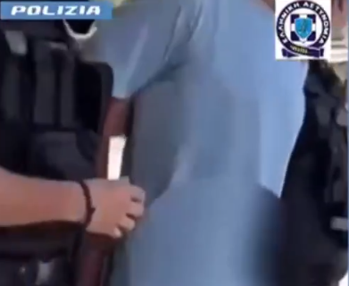 Η στιγμή της σύλληψης του 46χρονου άνδρα στη Σκιάθο
