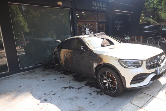 Επίθεση με γκαζάκια σε έκθεση αυτοκινήτων στην Κηφισιά.