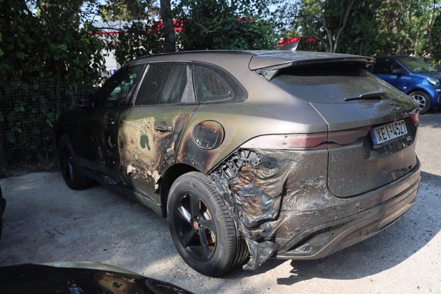 Επίθεση με γκαζάκια σε έκθεση αυτοκινήτων στην Κηφισιά.