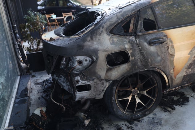 Επίθεση με γκαζάκια σε έκθεση αυτοκινήτων στην Κηφισιά.