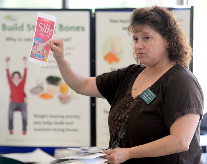 SNAP-Ed educator Kay Gallegos teaches a SNAP-Ed class in Louisville, Colorado, in 2014.