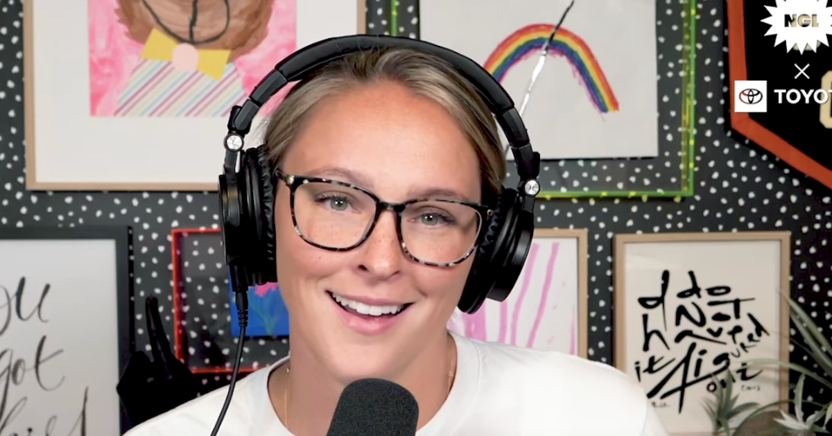 Kylie Kelce Shouts Out People Doing This 1 Thing Before Drooling 'All Over ...