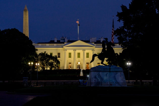 Ο Λευκός Οίκος στην Ουάσιγκτον, ΗΠΑ, το Σάββατο 21 Ιουνίου 2025. Ο πρόεδρος των ΗΠΑ Ντόναλντ Τραμπ δήλωσε ότι ο αμερικανικός στρατός έπληξε τρεις τοποθεσίες στο Ιράν το Σάββατο, σηματοδοτώντας την πρώτη αμερικανική εμπλοκή σε άμεσες επιθέσεις κατά ιρανικών πυρηνικών εγκαταστάσεων στη σύγκρουσή του με το Ισραήλ. Photographer: Aaron Schwartz/Bloomberg via Getty Images